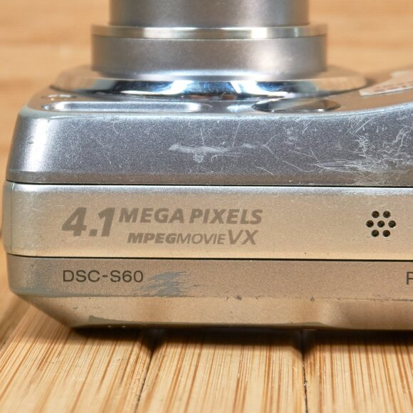 Sony Cyber-shot DSC-S60 4.1MP Digital Camera, 3X Optical Zoom, Made in Japan - Picture 5 of 14